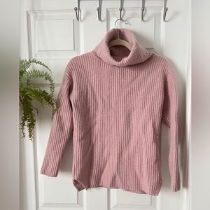 Theory - dusty pink 100% wool turtleneck